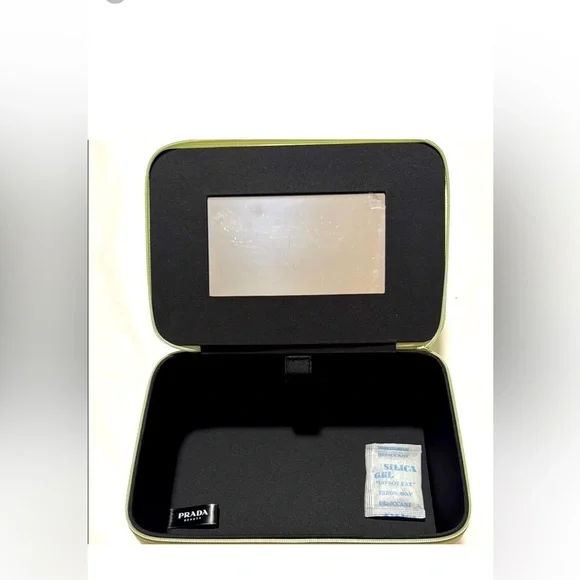 Prada Beauty Light Green Vanity Case - Picture 4 of 4